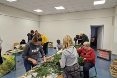 04Pletenje-adventnih-venckov-2023