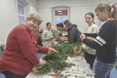 09Pletenje-adventnih-venckov-2023
